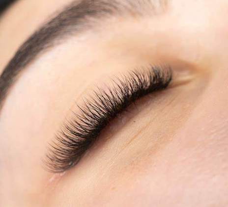 Eyelash Disinformation! Eyelash extensions do not affect the growth of your own eyelashes!