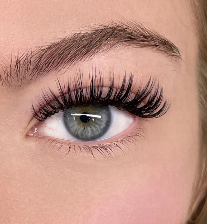 The Ultimate Guide to Changing Your Eyelash Glue